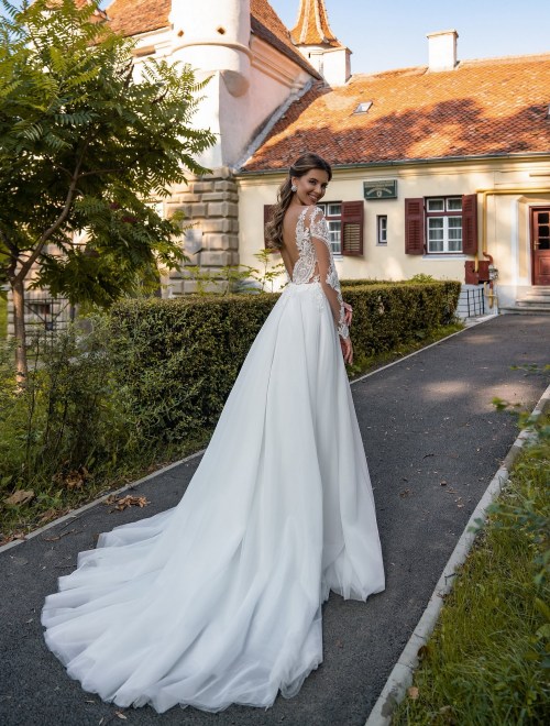 https://elisebride.ro/images/stories/virtuemart/product/19 Simona       (3).jpg